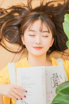 美女露出让男生捏