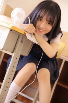 老汉做不雅动作 女孩怒拍视频曝光