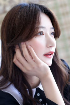 女主穿越到很开放的世界
